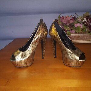 Herstyle Gold Snakeskin Studded Spiked Pumps Size 8.5 Style Tullisa